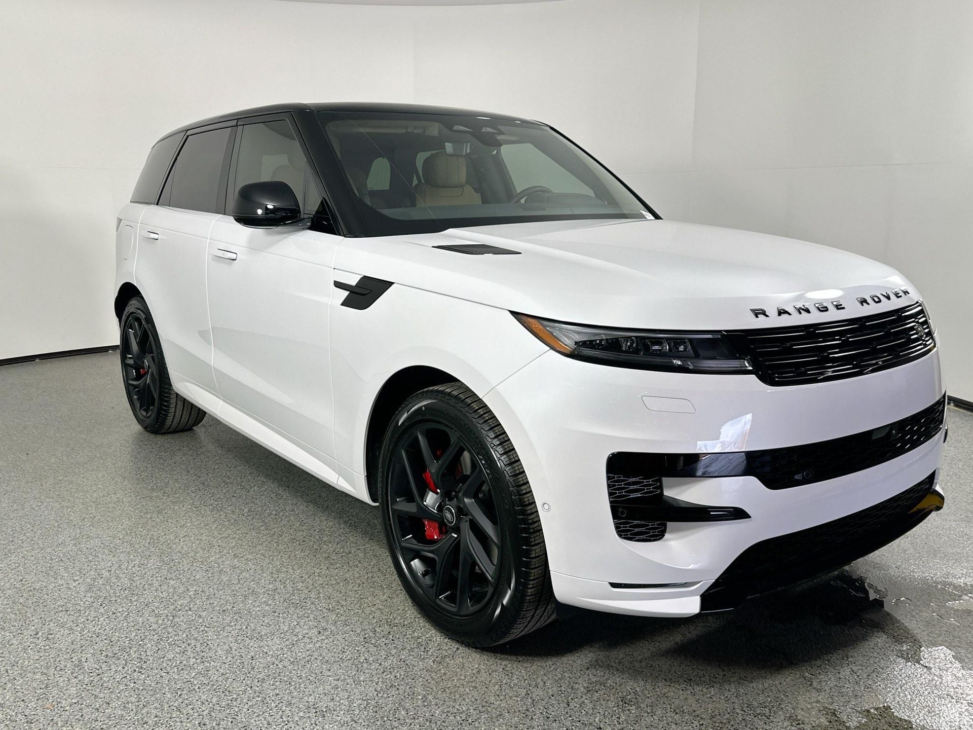 2025 Land Rover Range Rover Sport SE photo 3