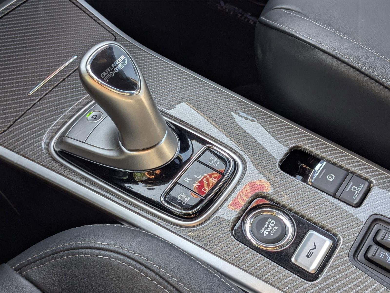 2020 Mitsubishi Outlander PHEV SEL photo 24