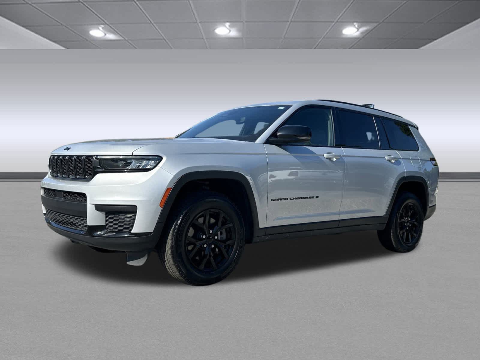 2024 Jeep Grand Cherokee Altitude photo 3