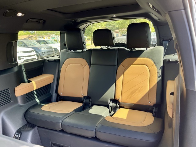 2023 Land Rover Defender 130 X-Dynamic SE photo 20