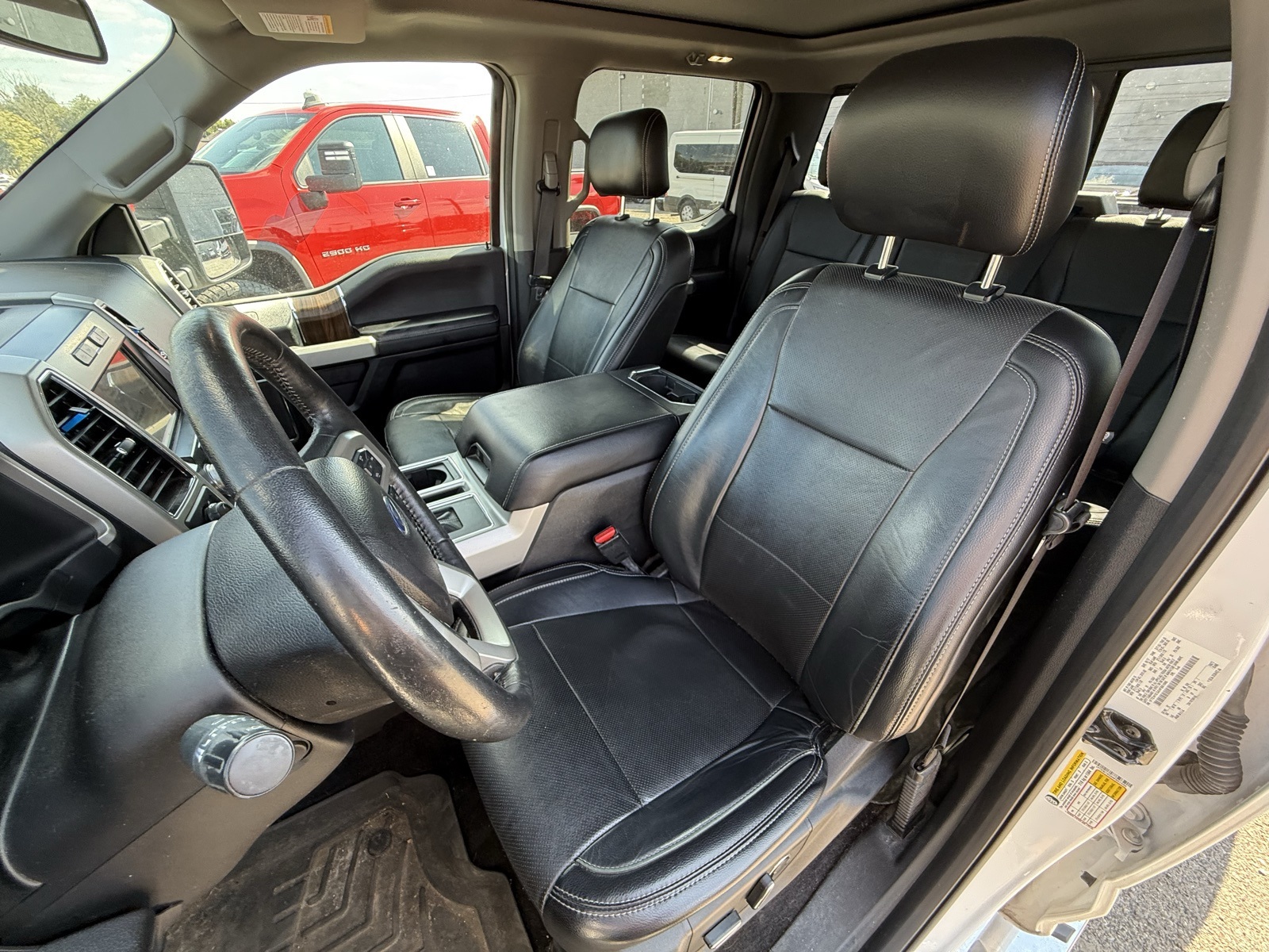 2017 Ford F-150 Lariat photo 17