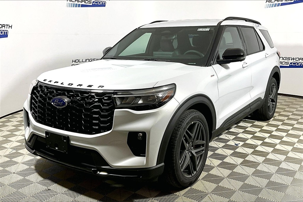2026 Ford Explorer ST-LINE's photo