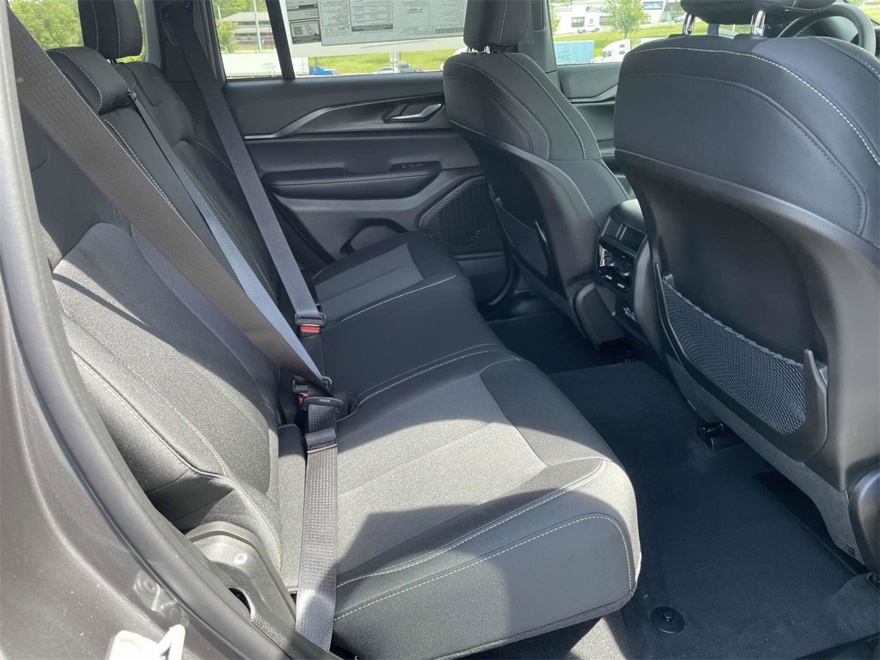 2025 Jeep Grand Cherokee Laredo photo 19