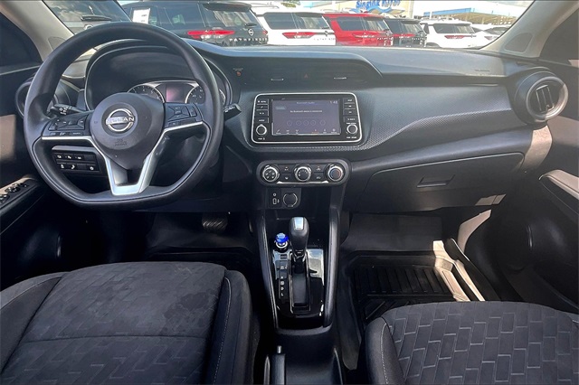 2022 Nissan Kicks S photo 7