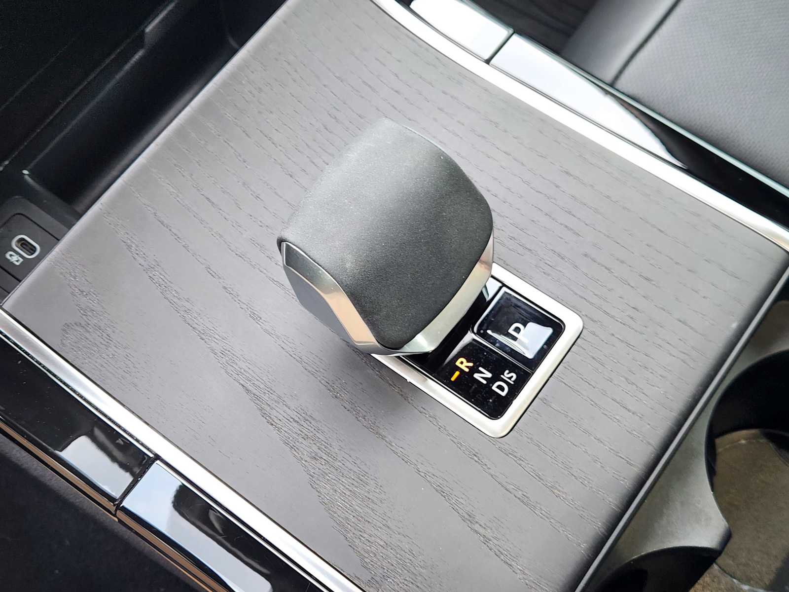 2025 Land Rover Range Rover SE photo 15