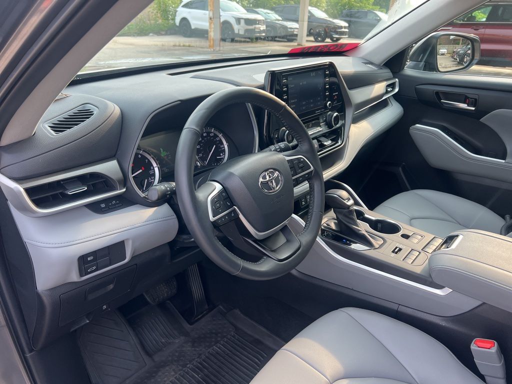 2022 Toyota Highlander XLE photo 6