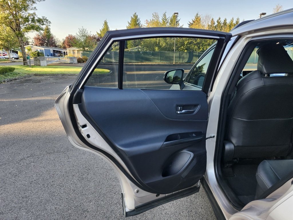 2022 Toyota Venza XLE photo 21