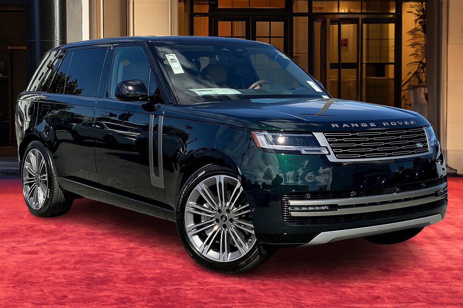 2025 Land Rover Range Rover SE photo 2