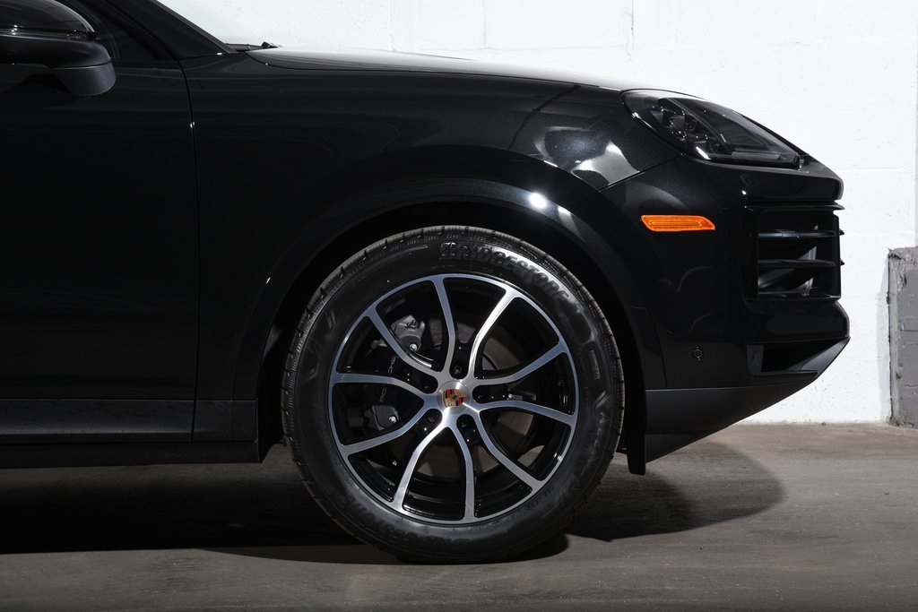 2025 Porsche Cayenne photo 13