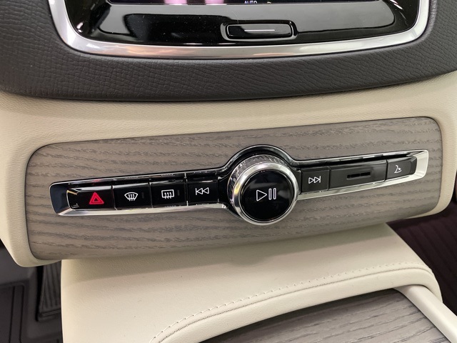 2025 Volvo XC90 T8 AWD Plus photo 30