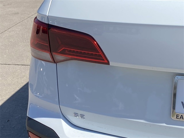 2024 Volkswagen Taos SE photo 6