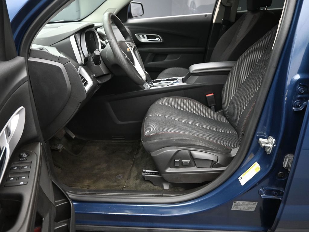 2017 Chevrolet Equinox LT photo 8