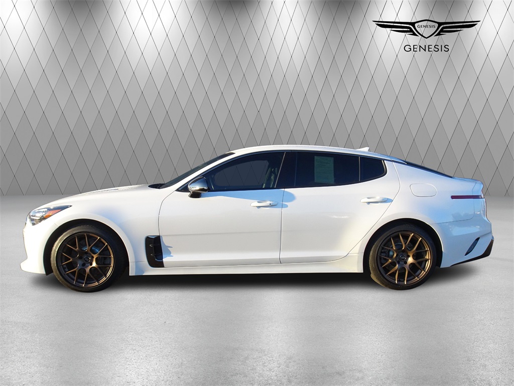 2022 Kia Stinger GT-Line photo 2