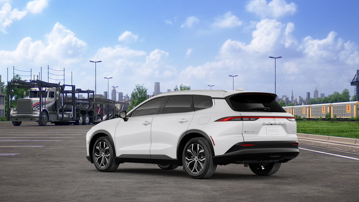 2025 Toyota Crown Signia XLE photo 4