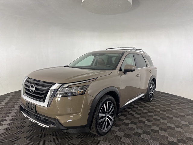 2023 Nissan Pathfinder Platinum photo 3