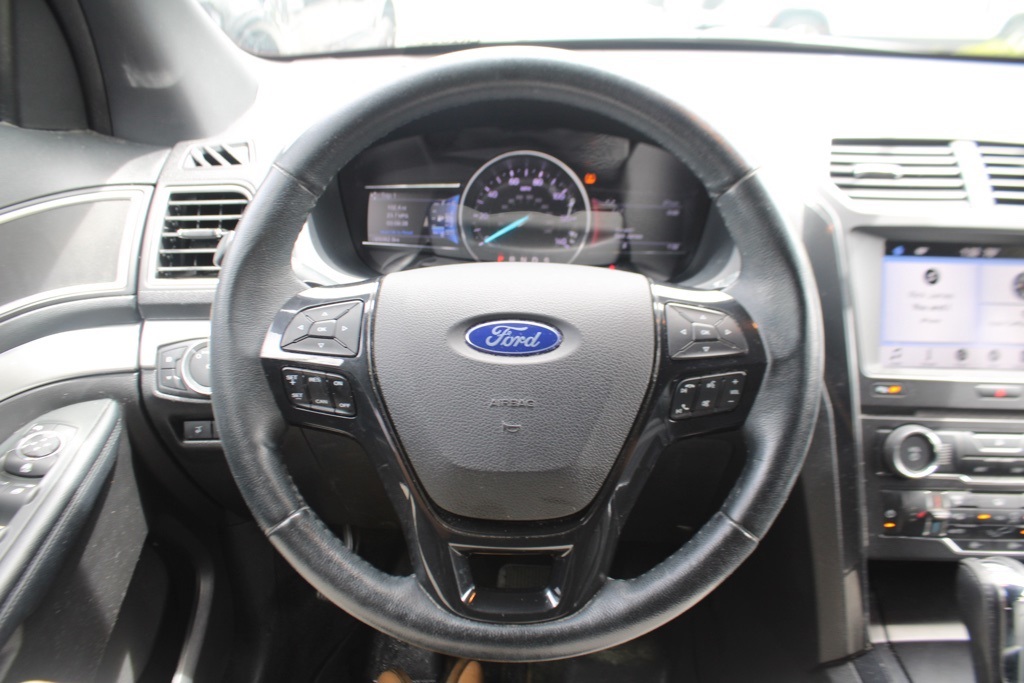 2017 Ford Explorer XLT photo 12