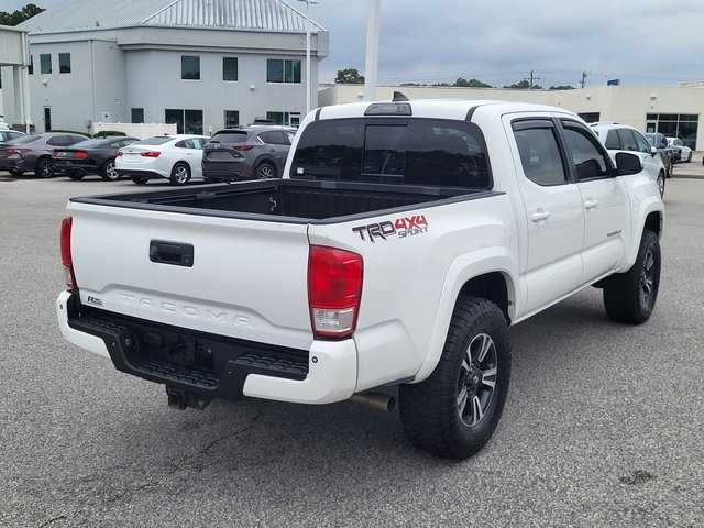 2017 Toyota Tacoma TRD Off-Road photo 3