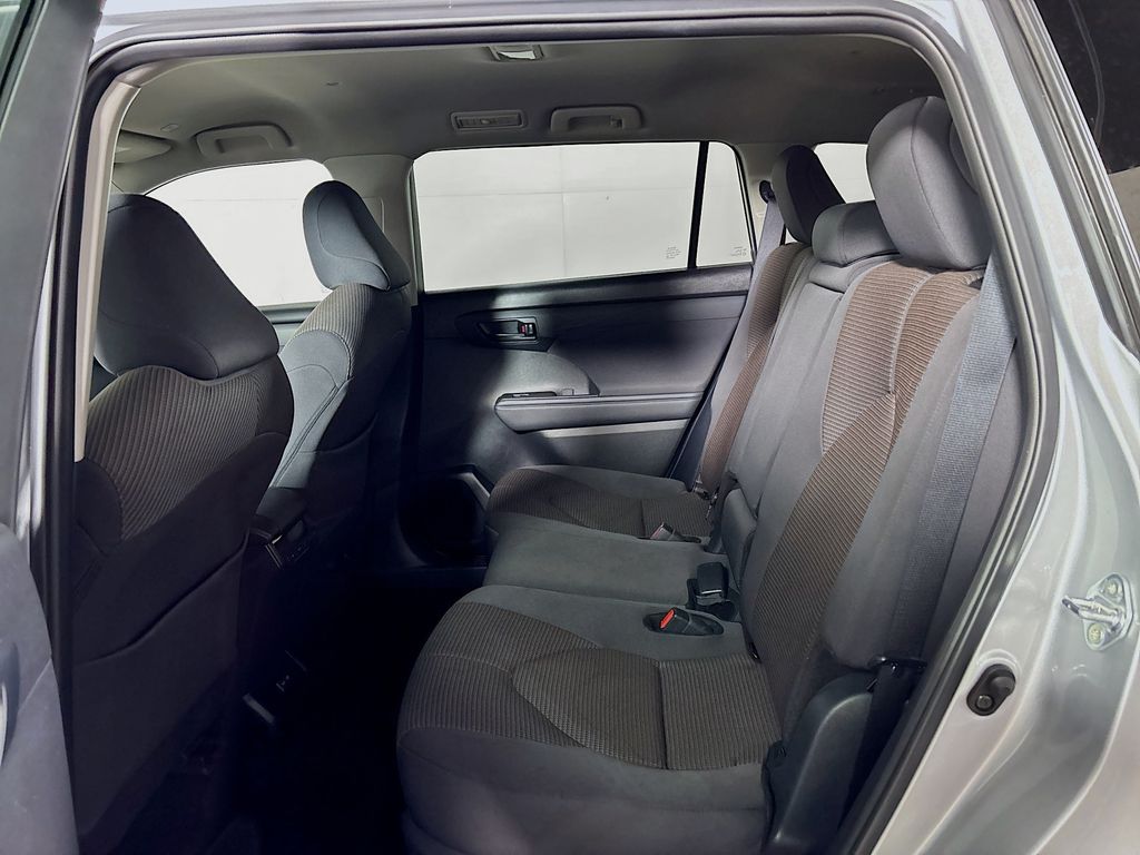2024 Toyota Highlander LE photo 18