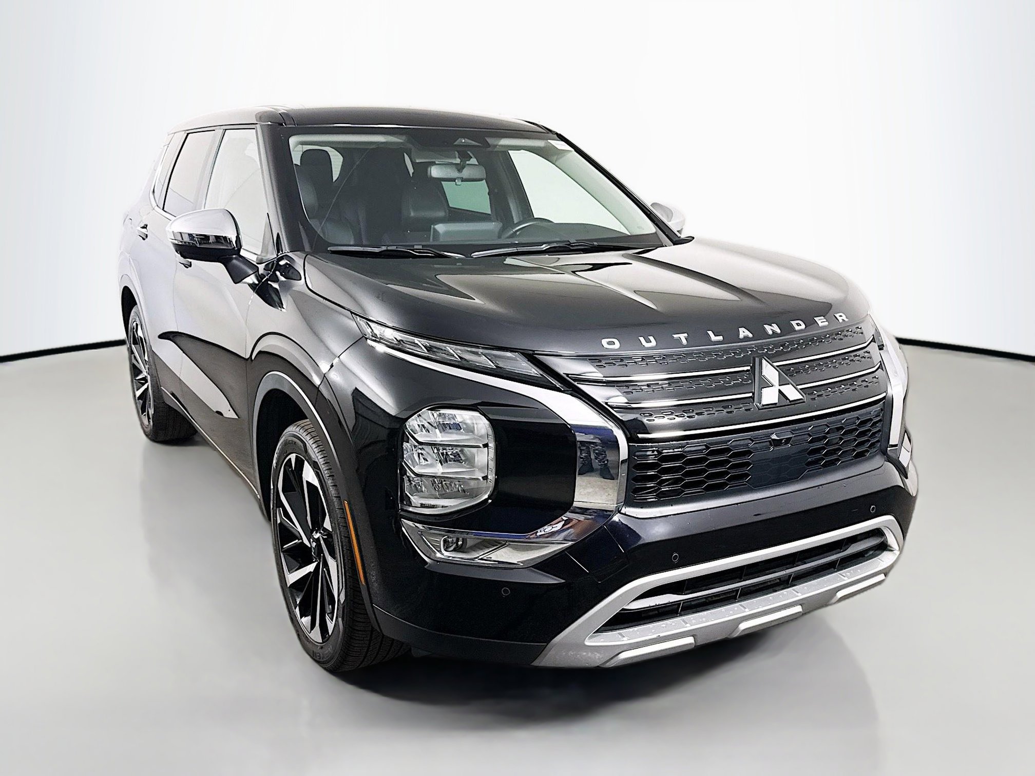 2022 Mitsubishi Outlander SE's photo