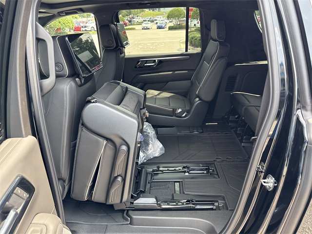 2025 Chevrolet Suburban Premier photo 14