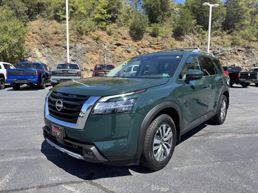 2023 Nissan Pathfinder SL photo 3
