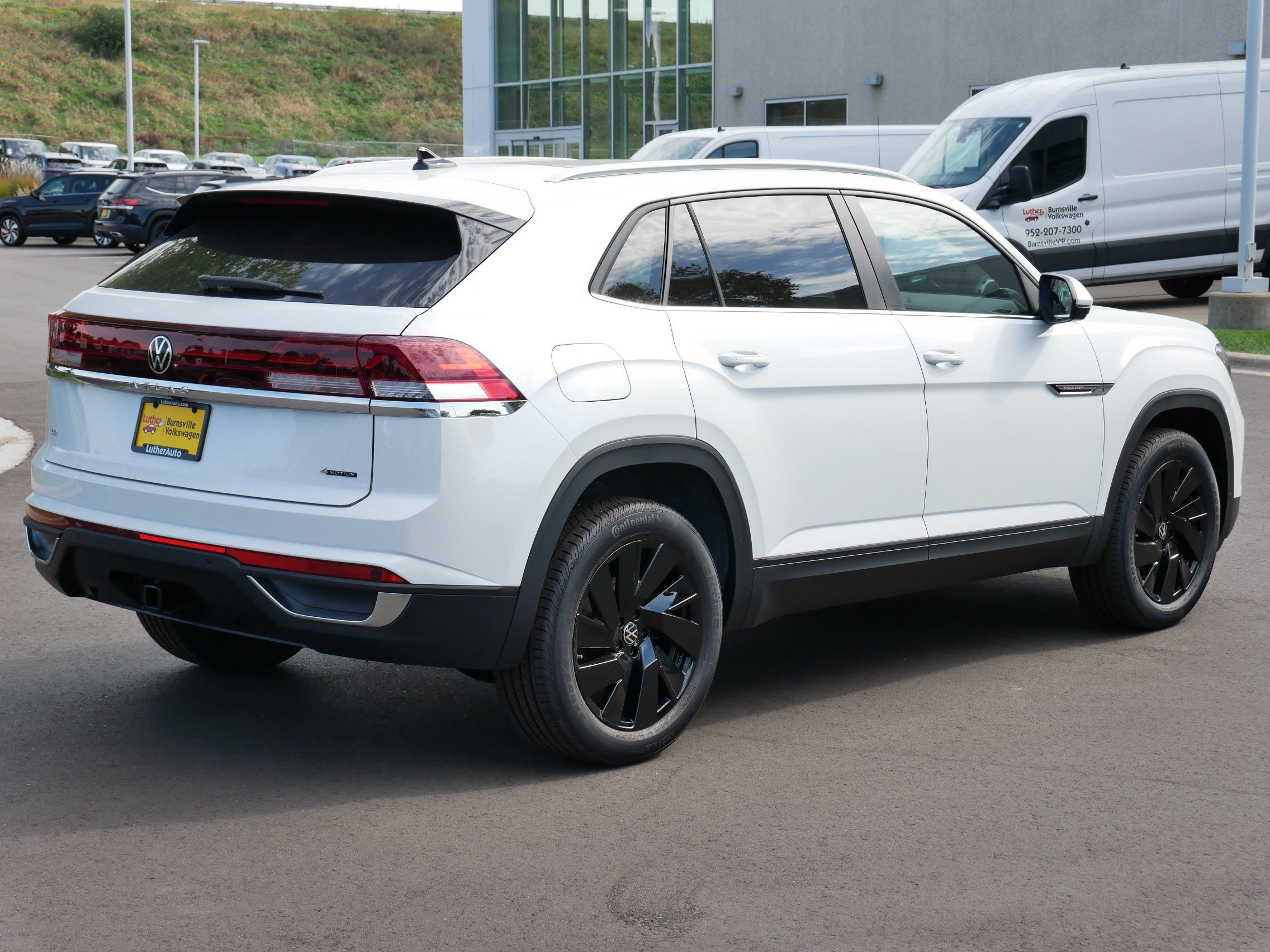 2026 Volkswagen Atlas Cross Sport SE Technology photo 4
