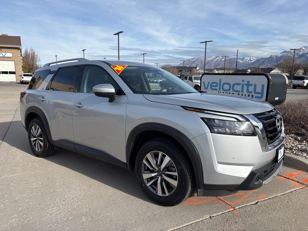 2025 Nissan Pathfinder SL's photo
