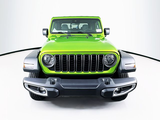 2025 Jeep Gladiator Sport S photo 2