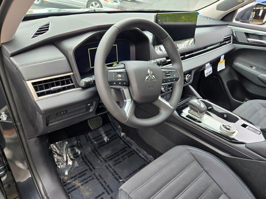 2025 Mitsubishi Outlander SE photo 15