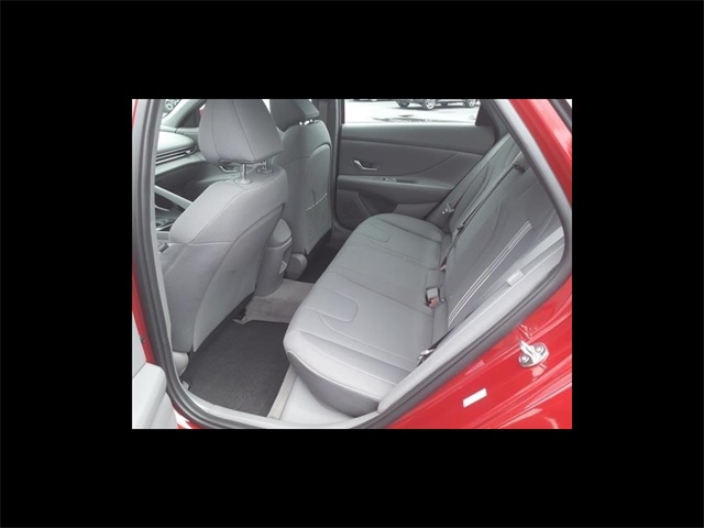 2024 Hyundai Elantra SEL photo 16