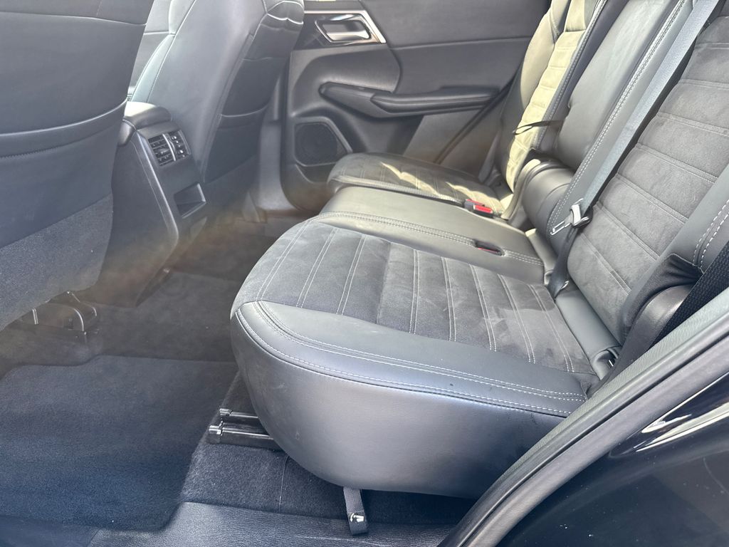 2024 Mitsubishi Outlander SE photo 20