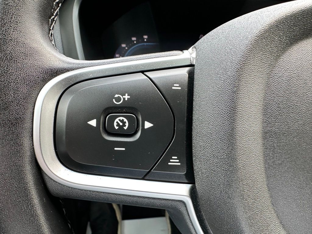 2025 Volvo XC60 B5 Core photo 20