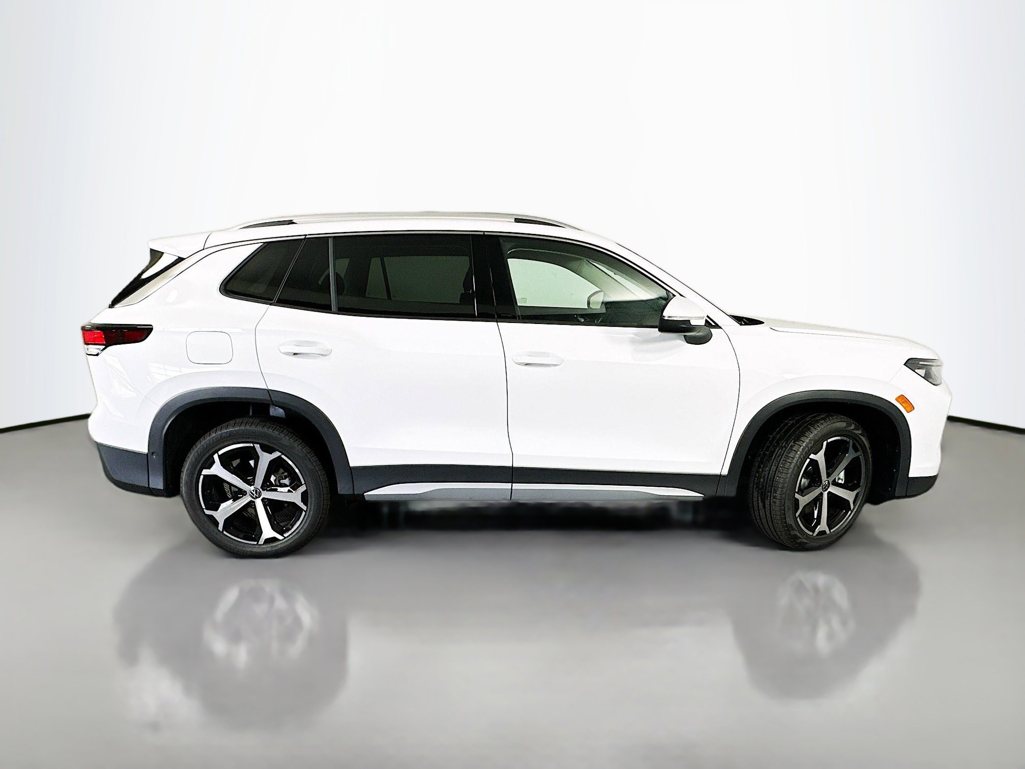 2025 Volkswagen Tiguan SE photo 6