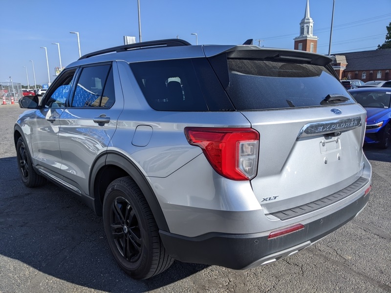 2023 Ford Explorer XLT photo 2