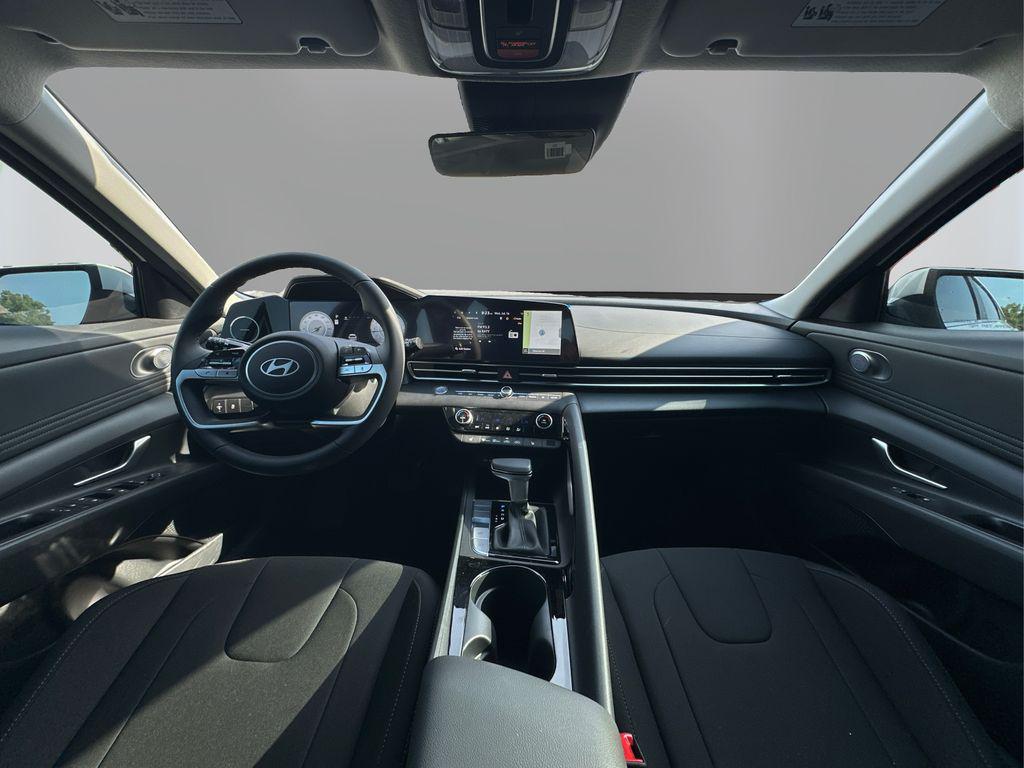 2025 Hyundai Elantra SEL Convenience photo 22