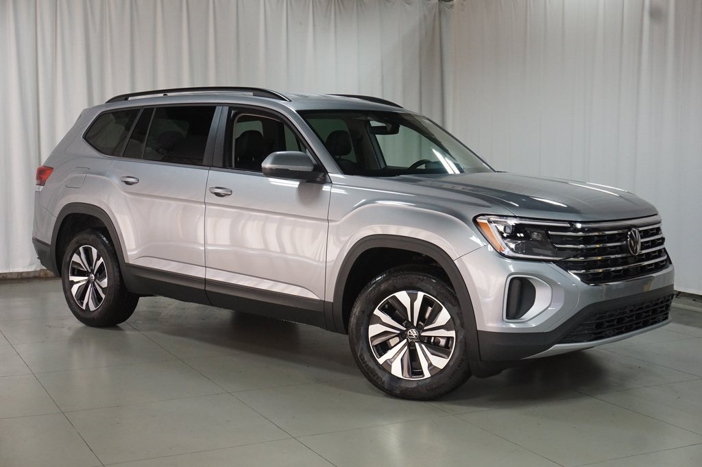 2026 Volkswagen Atlas SE photo 2