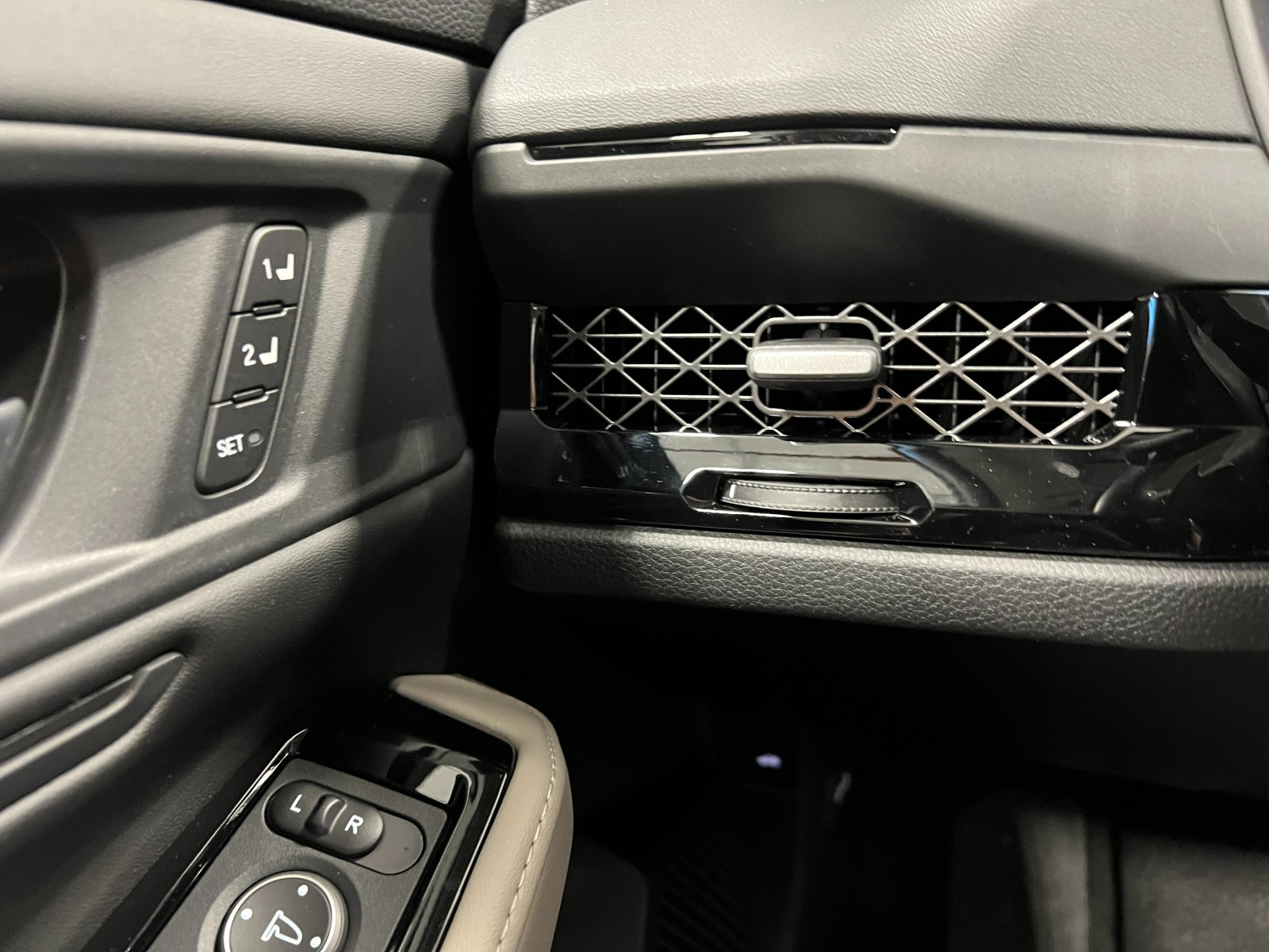 2025 Honda Accord Hybrid Touring photo 16