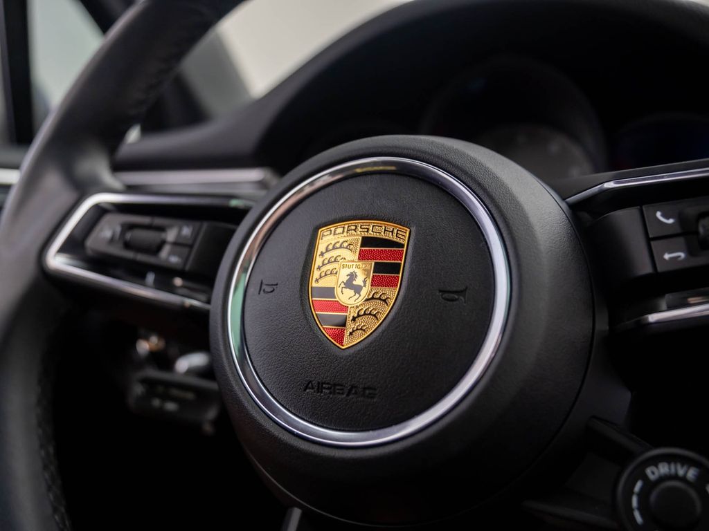2022 Porsche Macan S photo 25