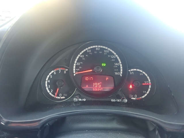 2015 Volkswagen Beetle 1.8T Classic photo 8
