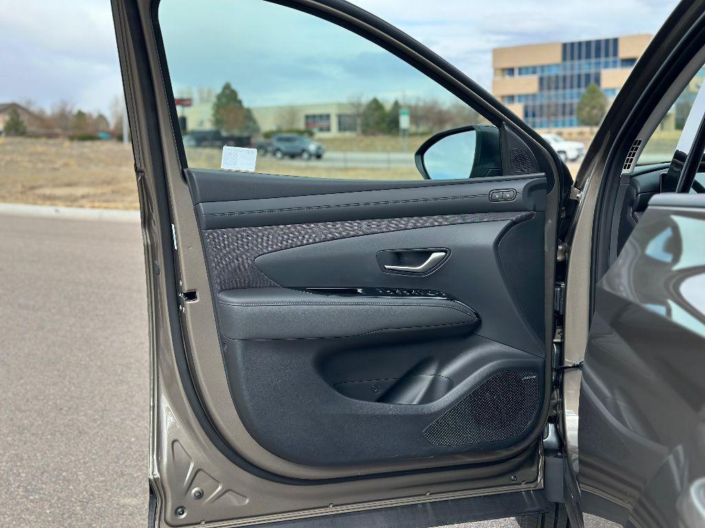 2025 Hyundai Tucson Hybrid Limited photo 19