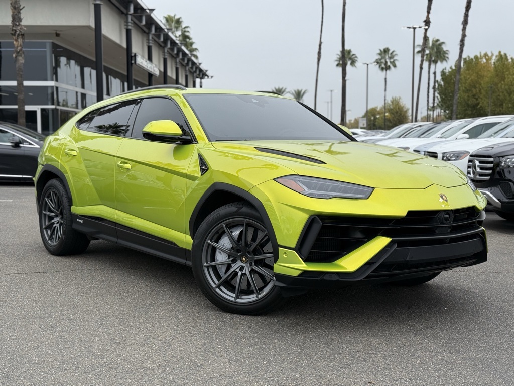2023 Lamborghini Urus S's photo