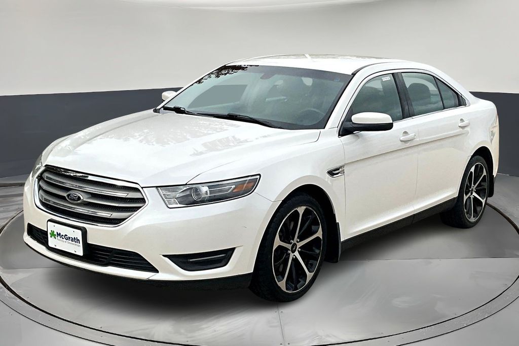 2015 Ford Taurus SEL photo 3