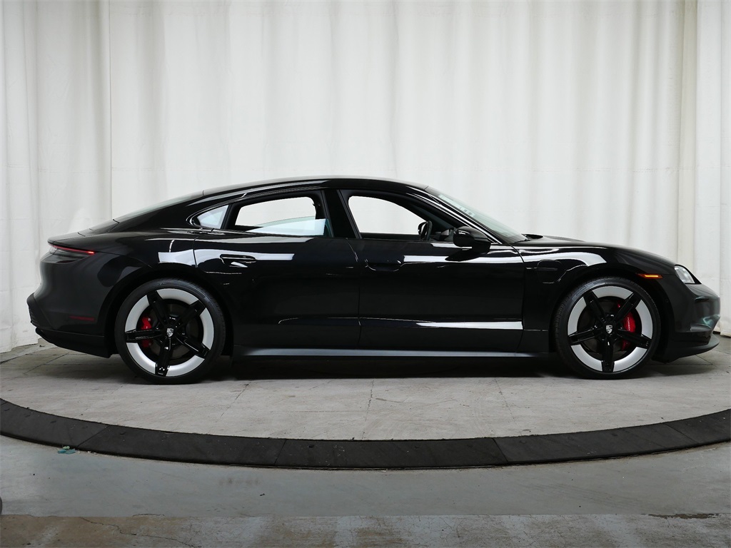 2025 Porsche Taycan 4S photo 8