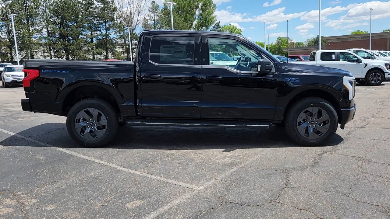2025 Ford F-150 Lightning photo 12