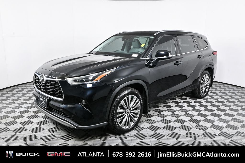 2021 Toyota Highlander Platinum's photo