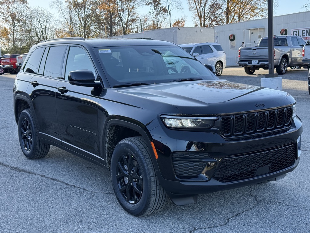 2025 Jeep Grand Cherokee Altitude photo 4