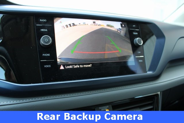 2024 Volkswagen Taos SE photo 3