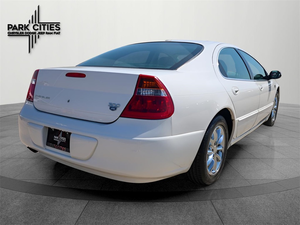 2004 Chrysler 300 photo 3
