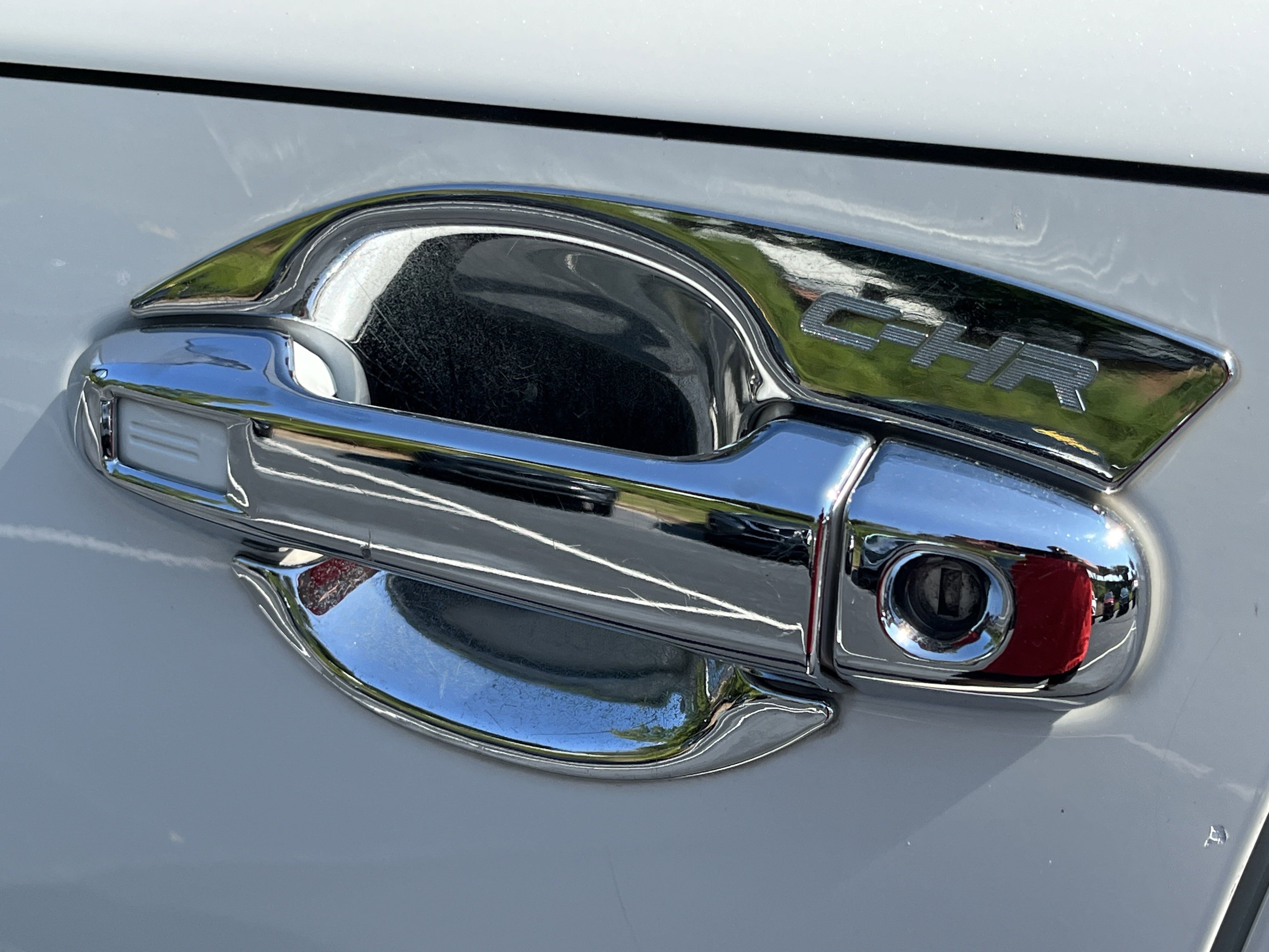 2018 Toyota C-HR XLE Premium photo 24