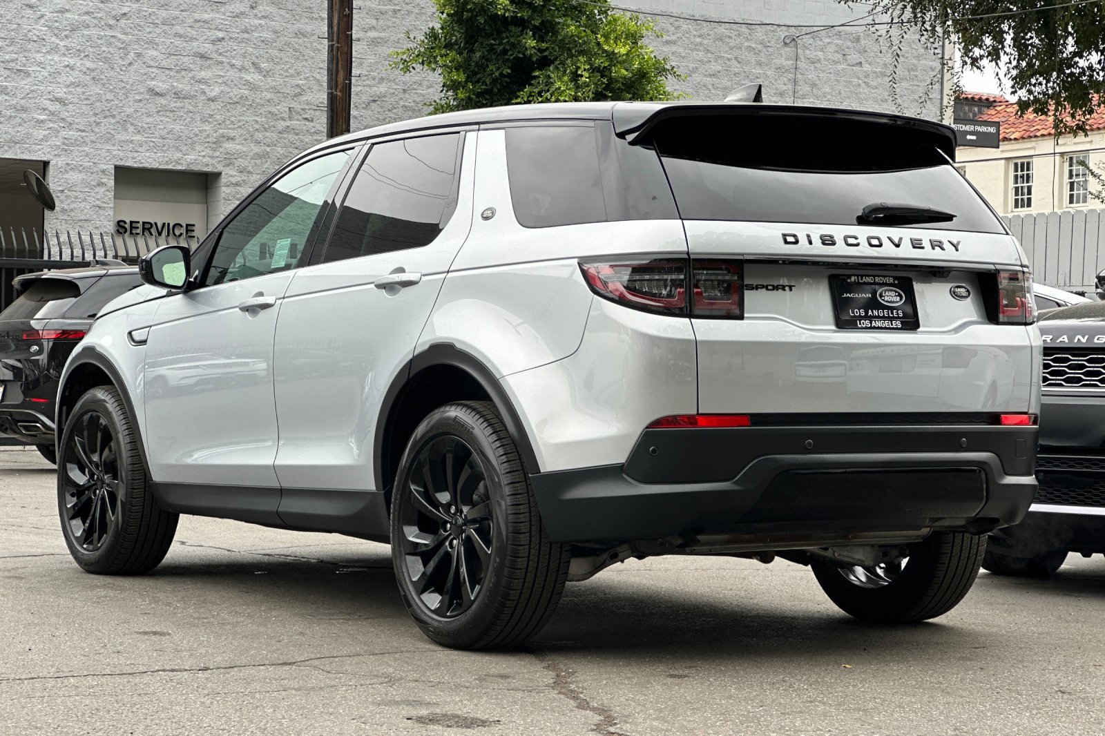 2023 Land Rover Discovery Sport SE photo 2